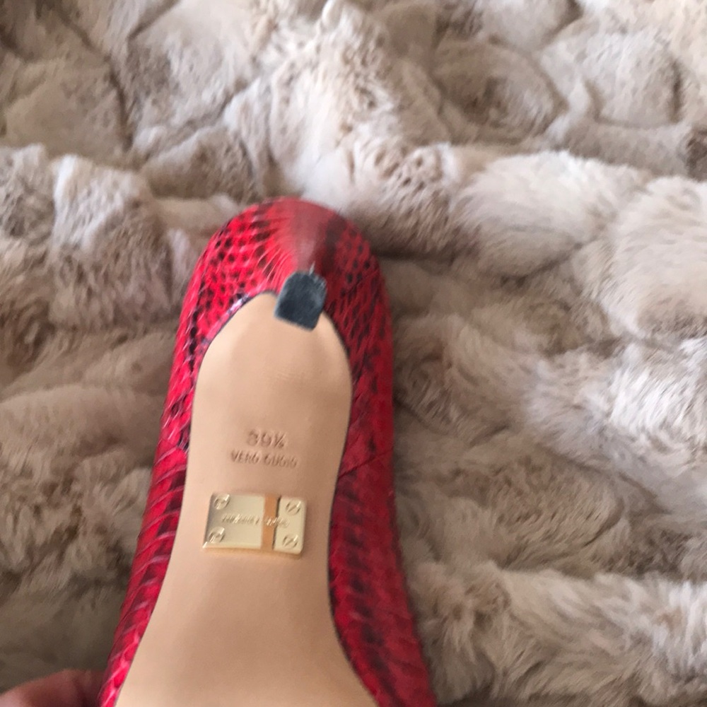 Shoes - Picture 3 of 4